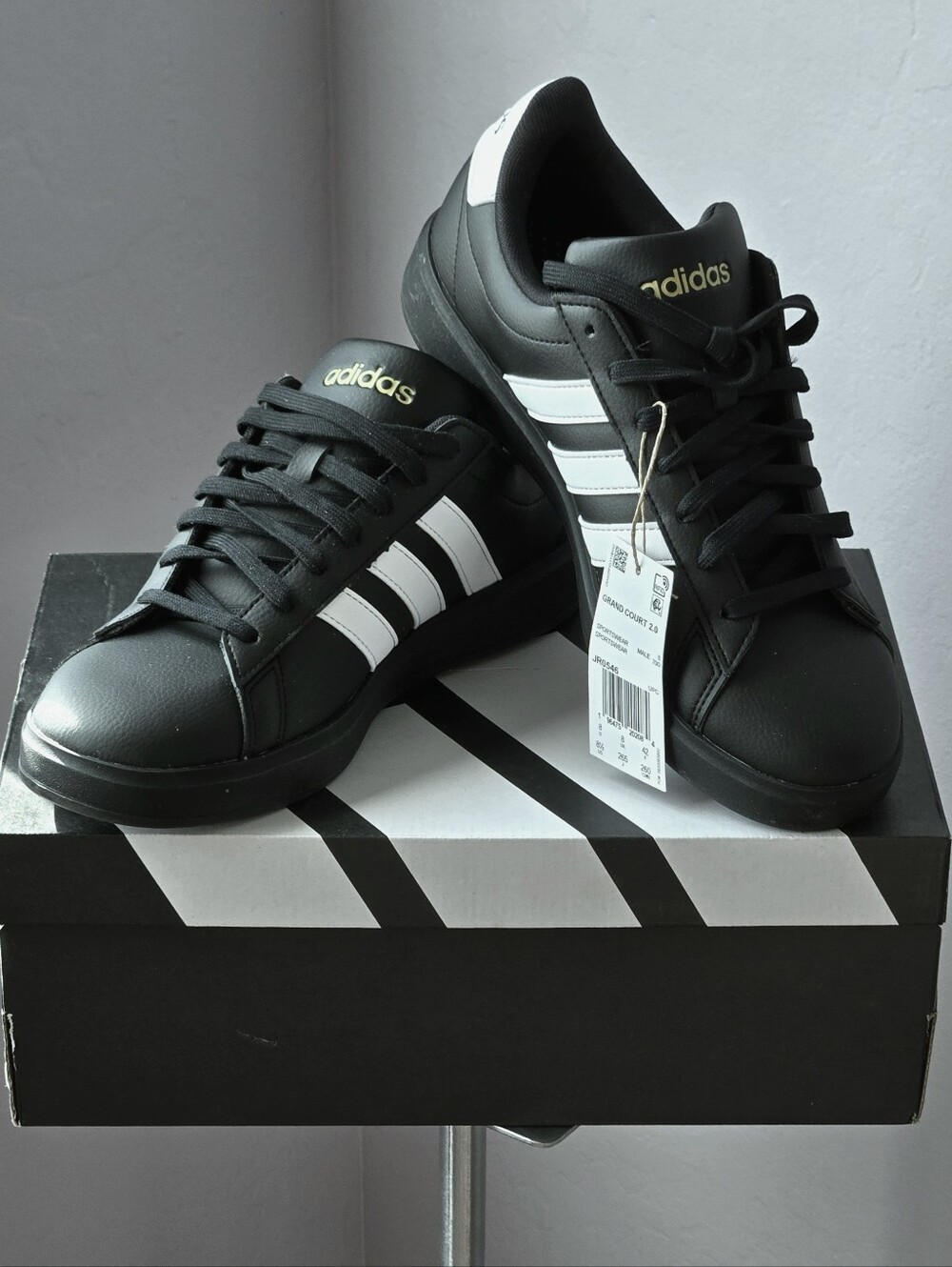 NWT Adidas Grand Court 2.0 Black And White Mens Size 8.5 / Womens Size 10